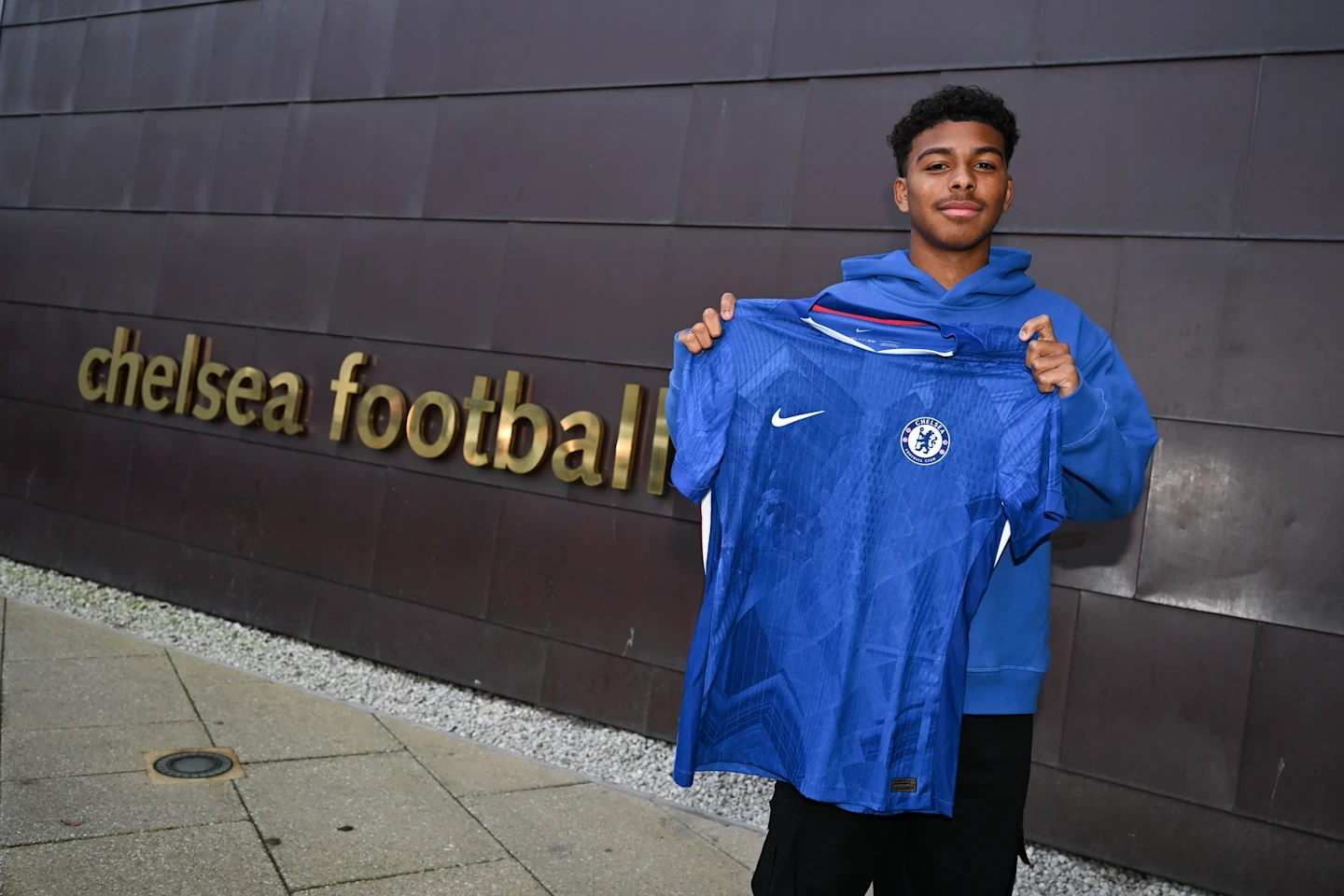 Like Father, Like Son: Isago Silva Signs Pro Deal at Chelsea